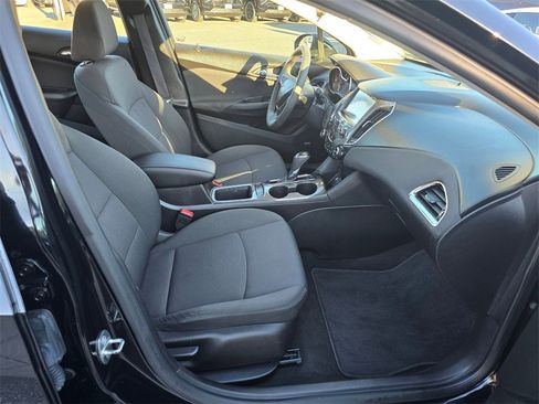 Used 2017 Chevrolet Cruze LT image 11