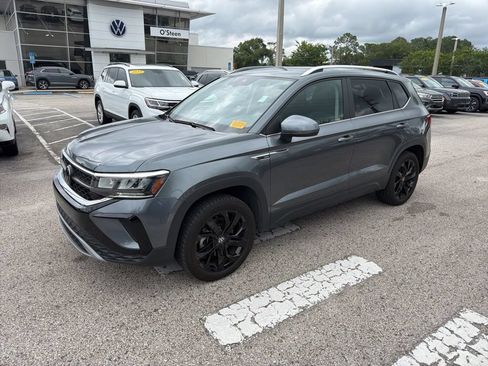 Certified 2023 Volkswagen Taos SE w/ Black Wheel Package FWD image 1
