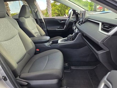 Used 2022 Toyota RAV4 XLE w/ Convenience Package FWD image 17