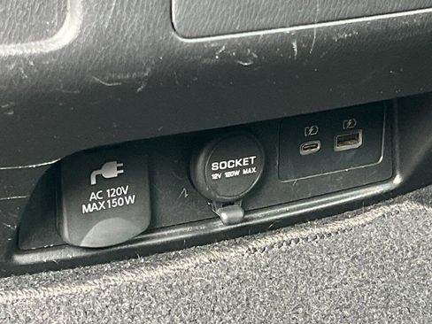 Used 2023 Nissan Armada SL w/ Captain's Chairs Package image 20