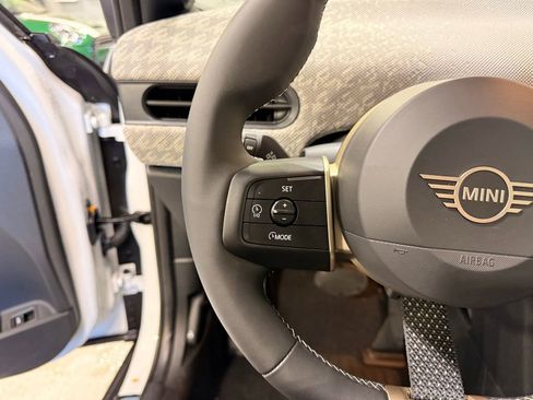 Used 2026 MINI Cooper 4-Door Hardtop image 13