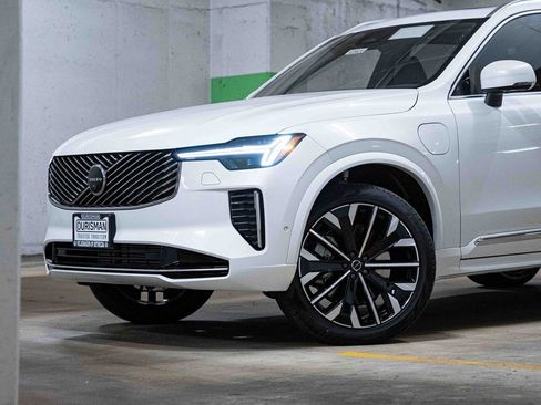 New 2025 Volvo XC90 T8 Plus w/ Protection Package Premier image 2