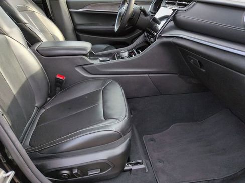 Certified 2024 Jeep Grand Cherokee L Limited w/ Luxury Tech Group II image 31