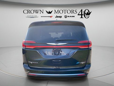Used 2024 Chrysler Pacifica Limited FWD image 11