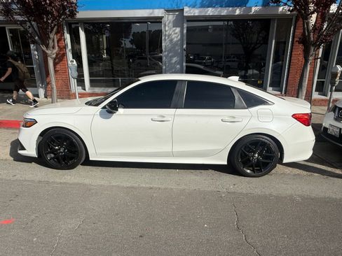 Used 2023 Honda Civic Sport image 2