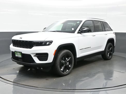 New 2025 Jeep Grand Cherokee Altitude AWD/4WD image 2