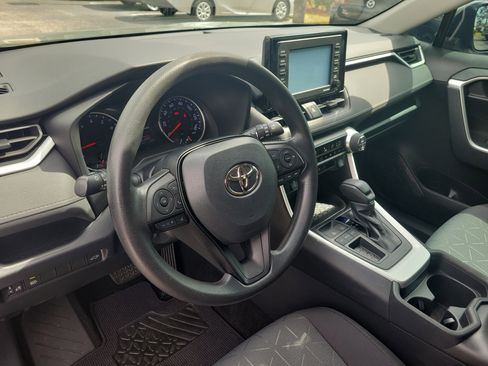 Used 2020 Toyota RAV4 XLE w/ Convenience Package FWD image 22
