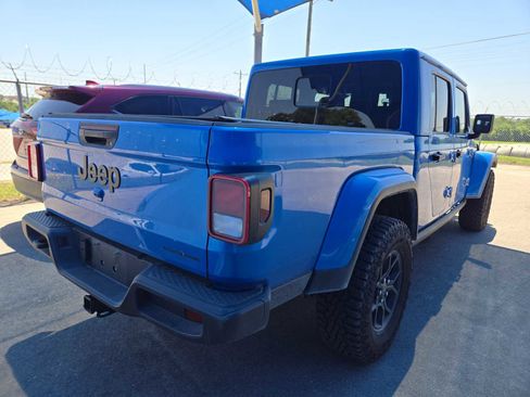 Used 2024 Jeep Gladiator Sport AWD/4WD image 4