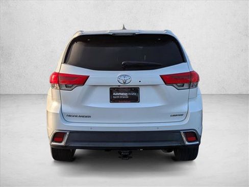 Used 2019 Toyota Highlander Limited FWD image 7