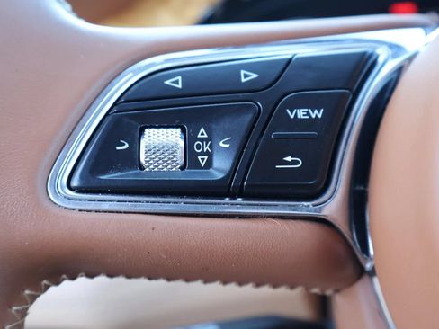 Used 2022 Bentley Bentayga AWD/4WD image 26