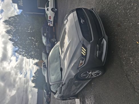 Used 2017 Ford Mustang Premium RWD image 7