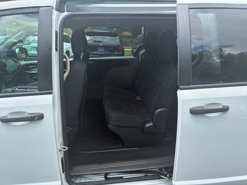 Used 2019 Dodge Grand Caravan SE FWD image 15