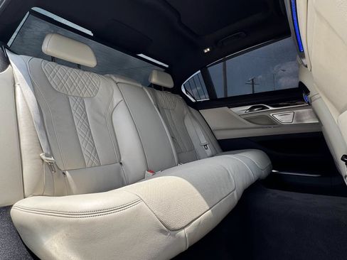 Used 2021 BMW 750i xDrive w/ Executive Package AWD/4WD image 42