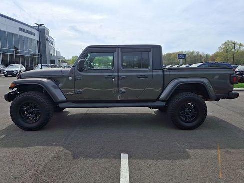 Used 2021 Jeep Gladiator Overland w/ Dual Top Group AWD/4WD image 4