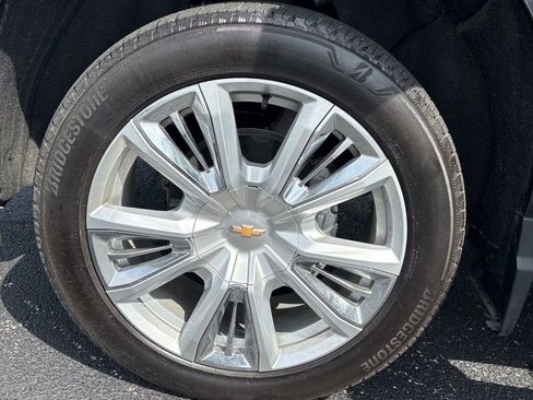 Used 2024 Chevrolet Silverado 1500 High Country w/ High Country Premium Package AWD/4WD image 9