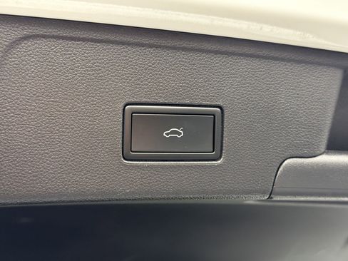 Used 2023 Volkswagen Atlas Cross Sport SE image 19