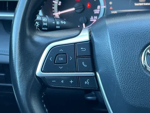 Used 2023 Toyota Highlander XLE image 27