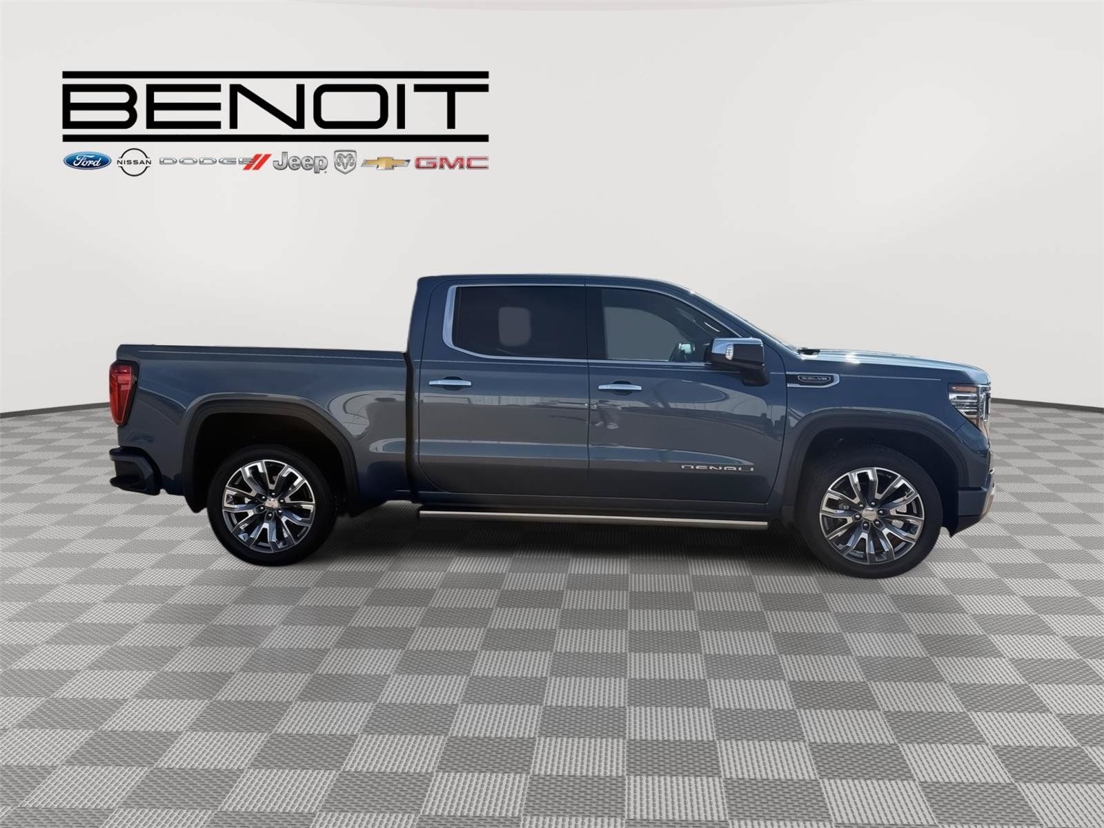 Used 2025 GMC Sierra 1500 Denali w/ Denali Reserve Package AWD/4WD image 3