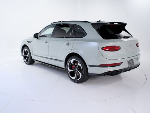 Certified 2025 Bentley Bentayga image 3