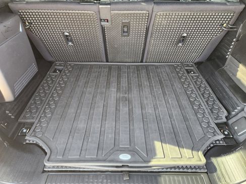 Used 2020 Land Rover Defender 110 X image 31