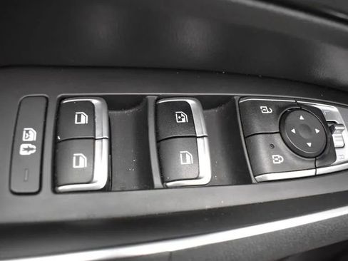 Used 2023 Kia Sorento LX image 21