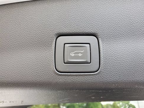 Certified 2024 Chevrolet TrailBlazer LT w/ Convenience Package FWD image 12