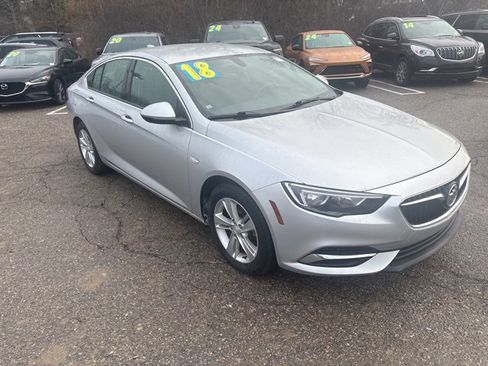 Used 2018 Buick Regal Preferred image 1
