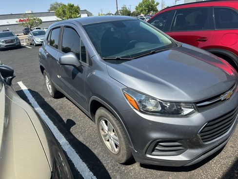 Used 2020 Chevrolet Trax LS w/ Tint and Cruise Package AWD/4WD image 31