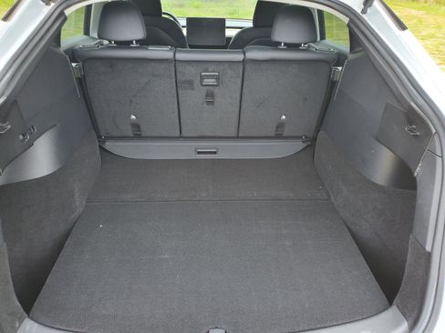 Used 2022 Tesla Model Y Performance AWD/4WD image 9