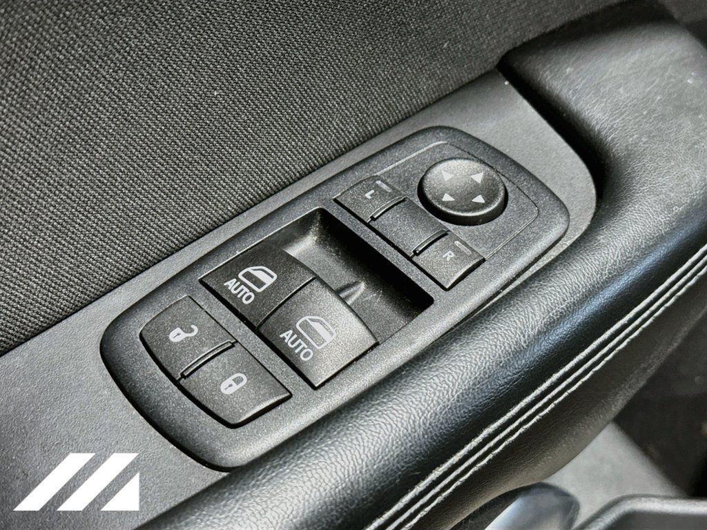 Used 2015 Dodge Challenger SXT RWD image 18