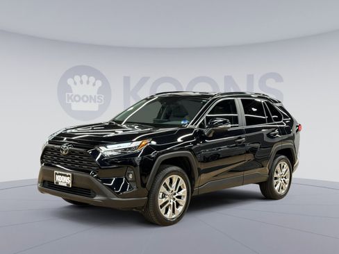 Used 2025 Toyota RAV4 XLE Premium w/ Weather Package AWD/4WD image 5