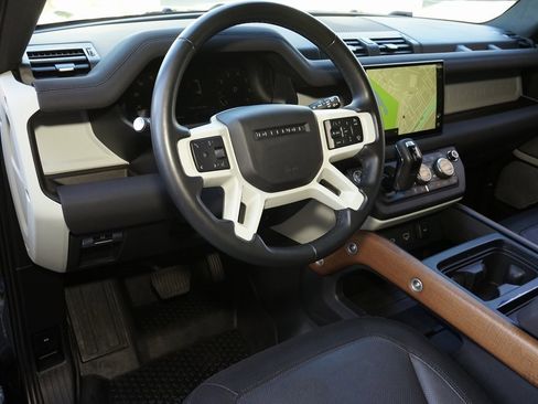 Used 2023 Land Rover Defender 130 X-Dynamic SE image 8