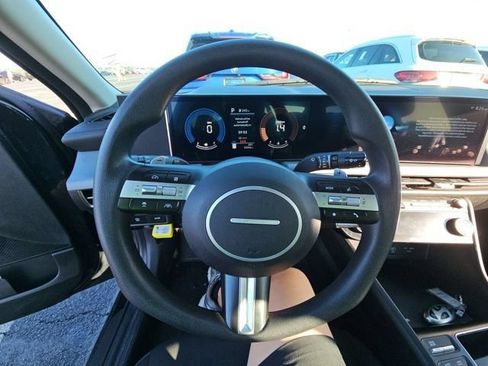 Used 2025 Hyundai Sonata SEL FWD image 11