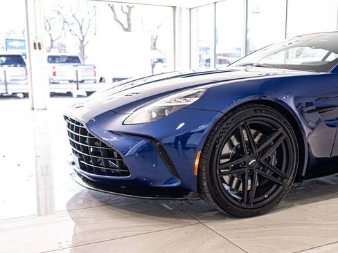 Used 2025 Aston Martin V8 Vantage Coupe image 4