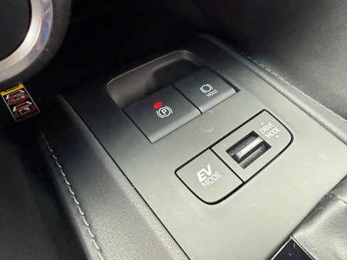 Used 2024 Toyota Venza LE AWD/4WD image 32