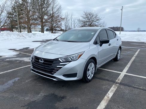 Used 2024 Nissan Versa S w/ Trunk Package image 3