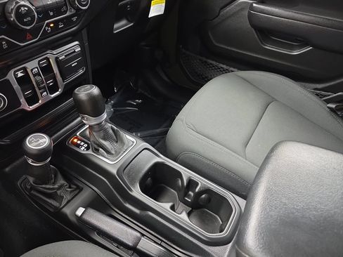 Used 2022 Jeep Wrangler Unlimited Sport AWD/4WD image 25
