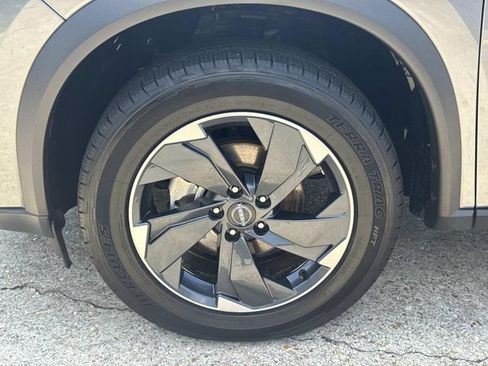 Used 2024 Nissan Rogue SV AWD/4WD image 5