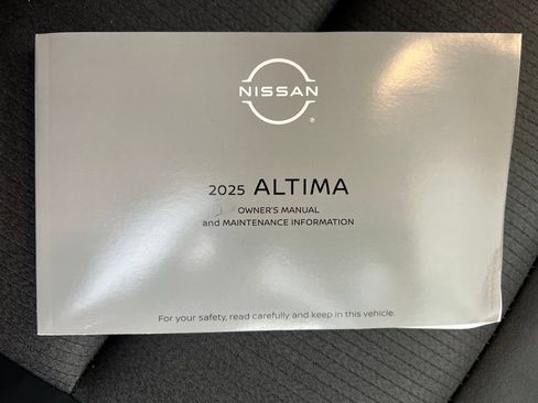Used 2025 Nissan Altima 2.5 SV FWD image 30