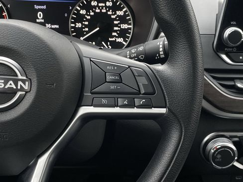 Used 2024 Nissan Altima 2.5 SV image 14