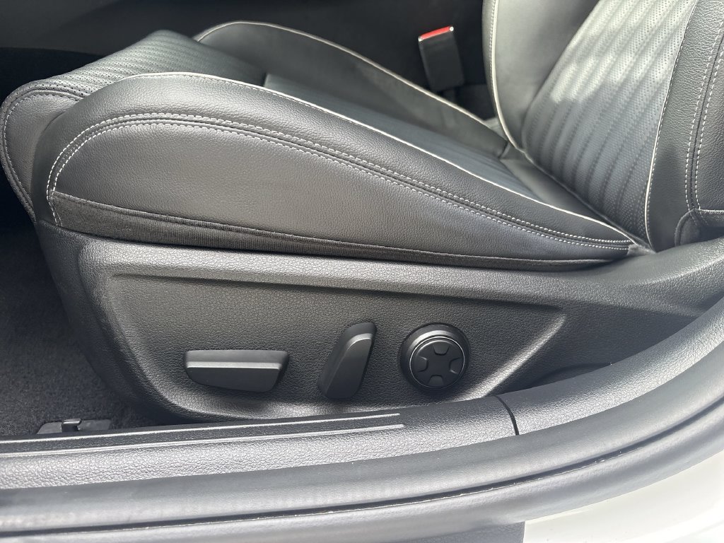Used 2026 Genesis G70 2.5T Prestige RWD image 13
