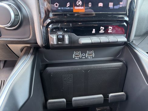 Used 2025 RAM 1500 Big Horn AWD/4WD image 39