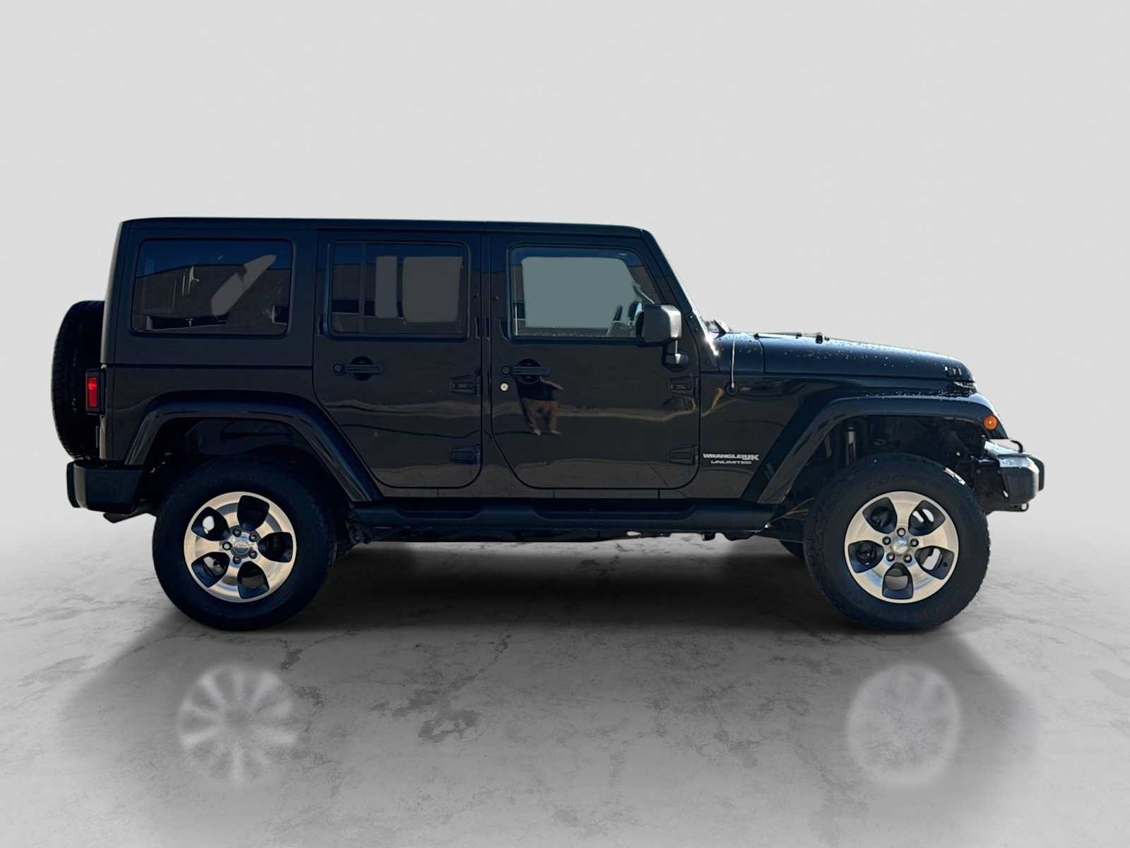 Used 2018 Jeep Wrangler Unlimited Sahara w/ Connectivity Group AWD/4WD image 7