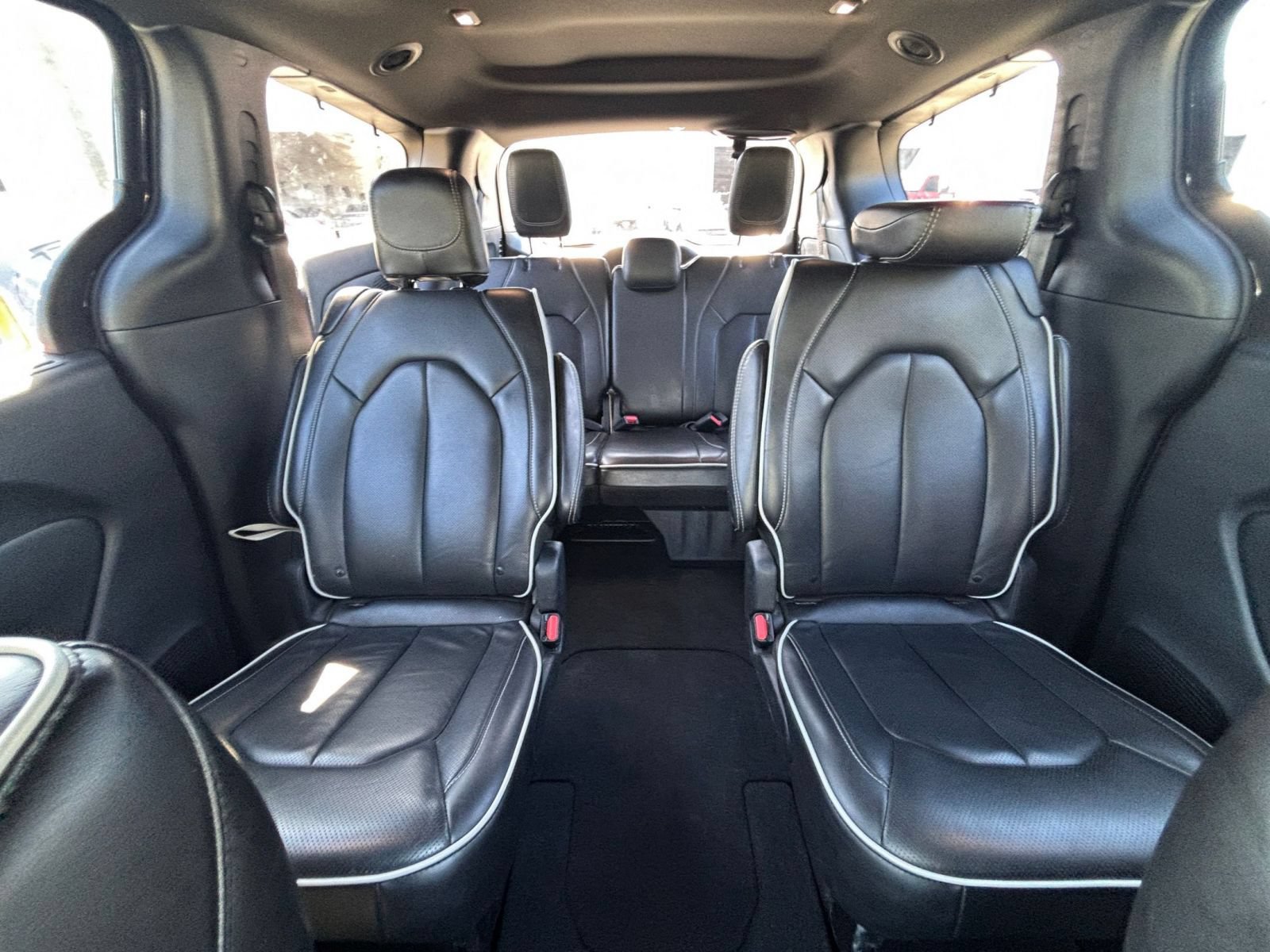 Used 2025 Chrysler Pacifica Limited FWD image 42