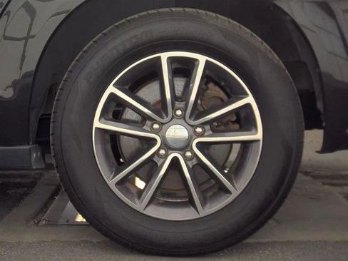 Used 2017 Dodge Grand Caravan SXT FWD image 12