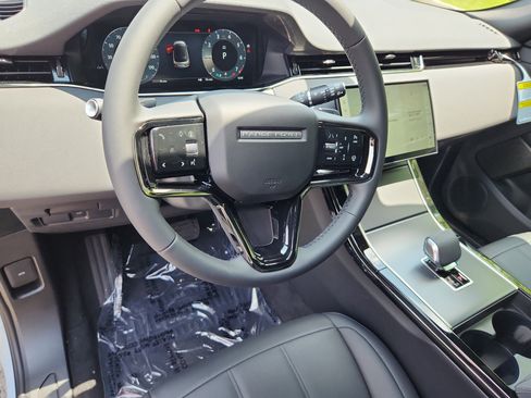 Used 2026 Land Rover Range Rover Evoque S image 15