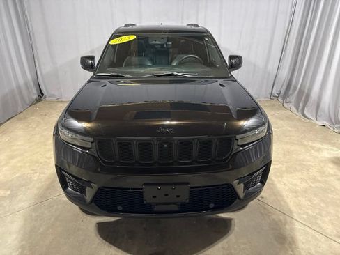 Used 2025 Jeep Grand Cherokee Limited w/ Luxury Tech Group II AWD/4WD image 8