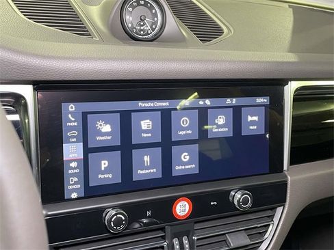 Used 2025 Porsche Macan image 30