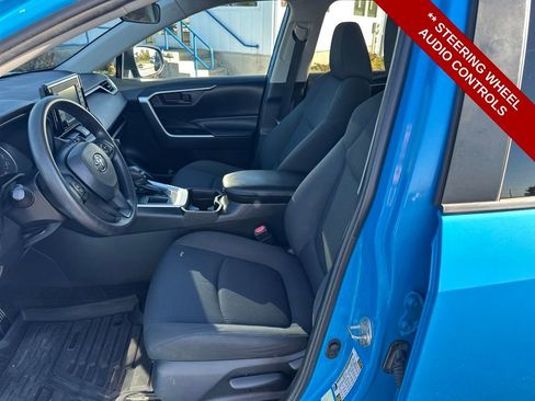 Used 2019 Toyota RAV4 LE image 10
