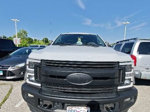 Used 2017 Ford F250 XLT w/ XLT Value Package AWD/4WD image 9
